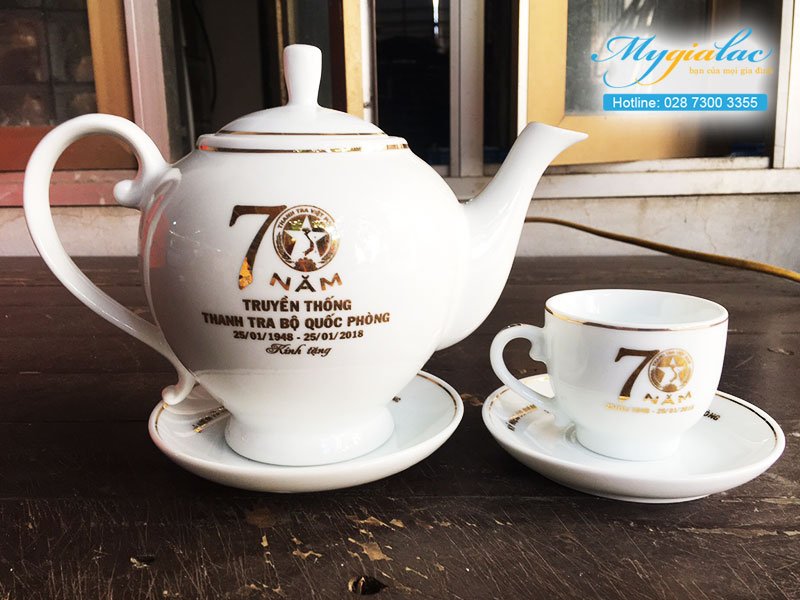 Quà tặng hội nghị hội thảo bộ trà Minh Long in logo bộ quốc phòng