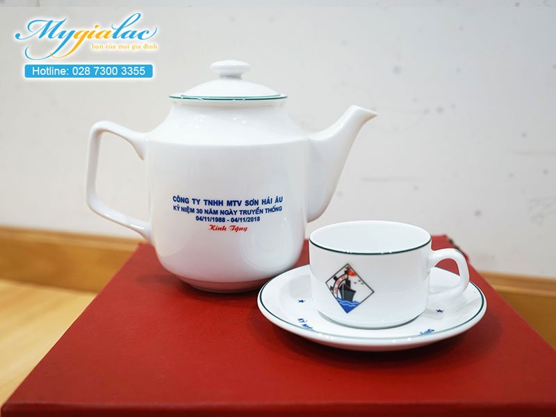 Quà tặng kỷ niệm bộ ấm chén Bát Tràng in logo 1