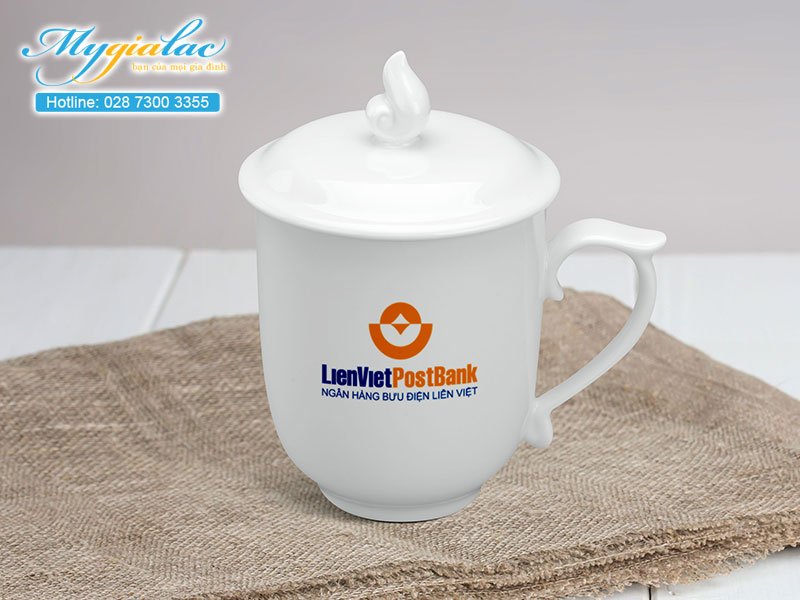 Quà tặng kỷ niệm ca sứ Minh Long in logo Ngân Hàng Liên Việt