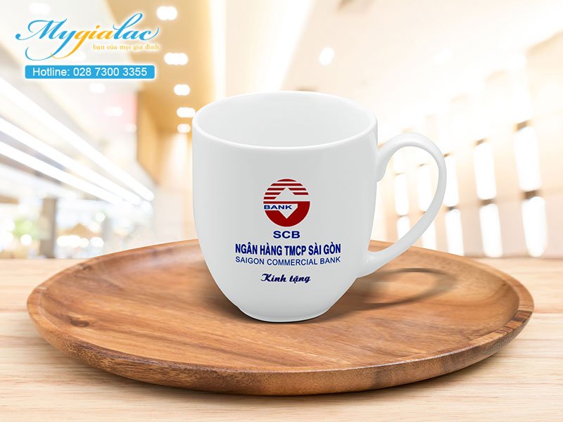 Quà tặng kỷ niệm ca sứ Minh Long in logo Ngân Hàng SCB