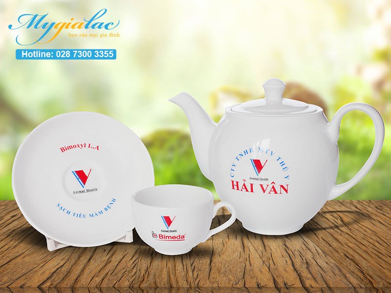 Quà tặng thương hiệu bộ trà Minh Long in logo công ty Hải Vân